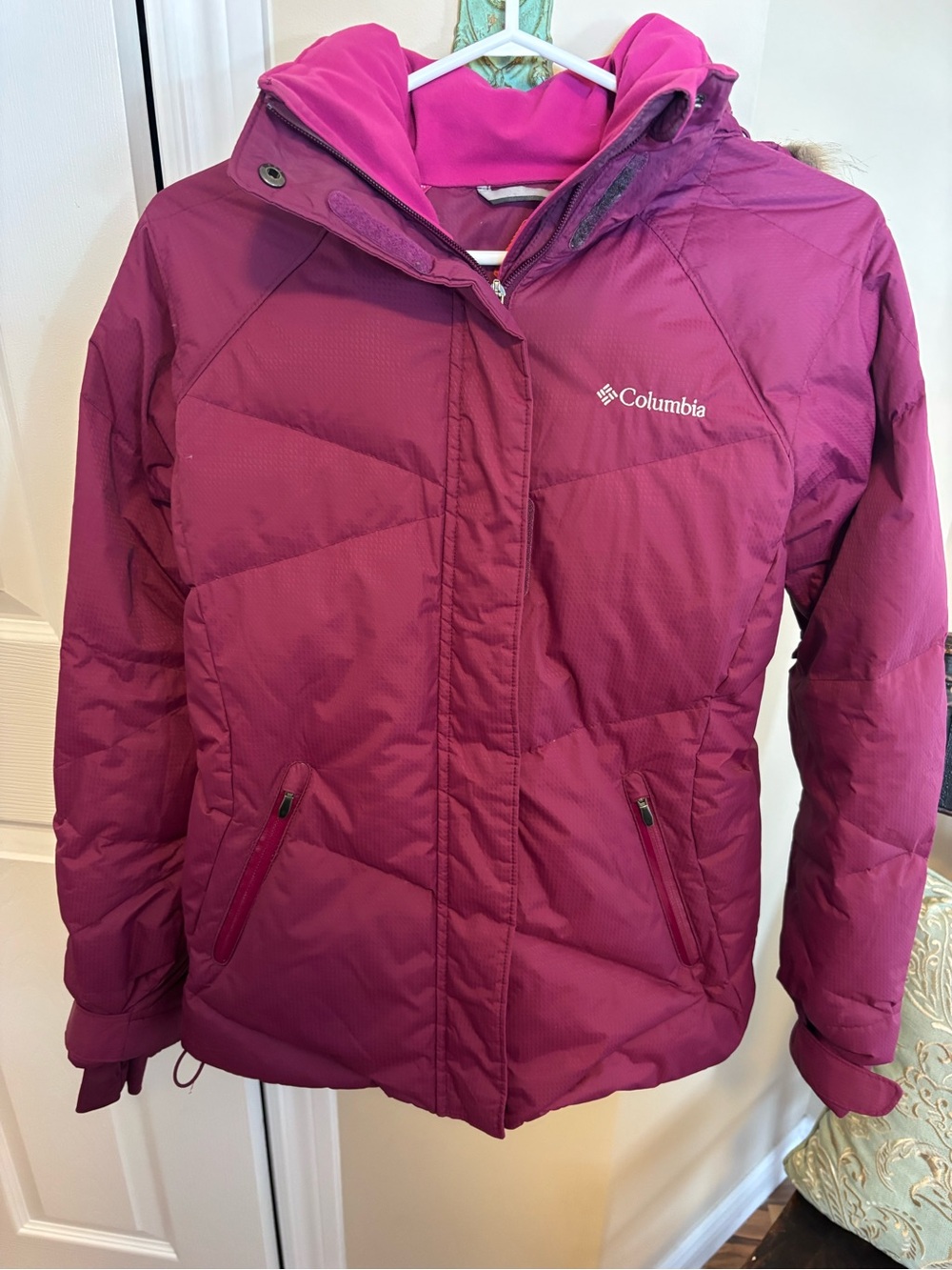 Columbia Women's Hooded Puffer Jacket - Magenta